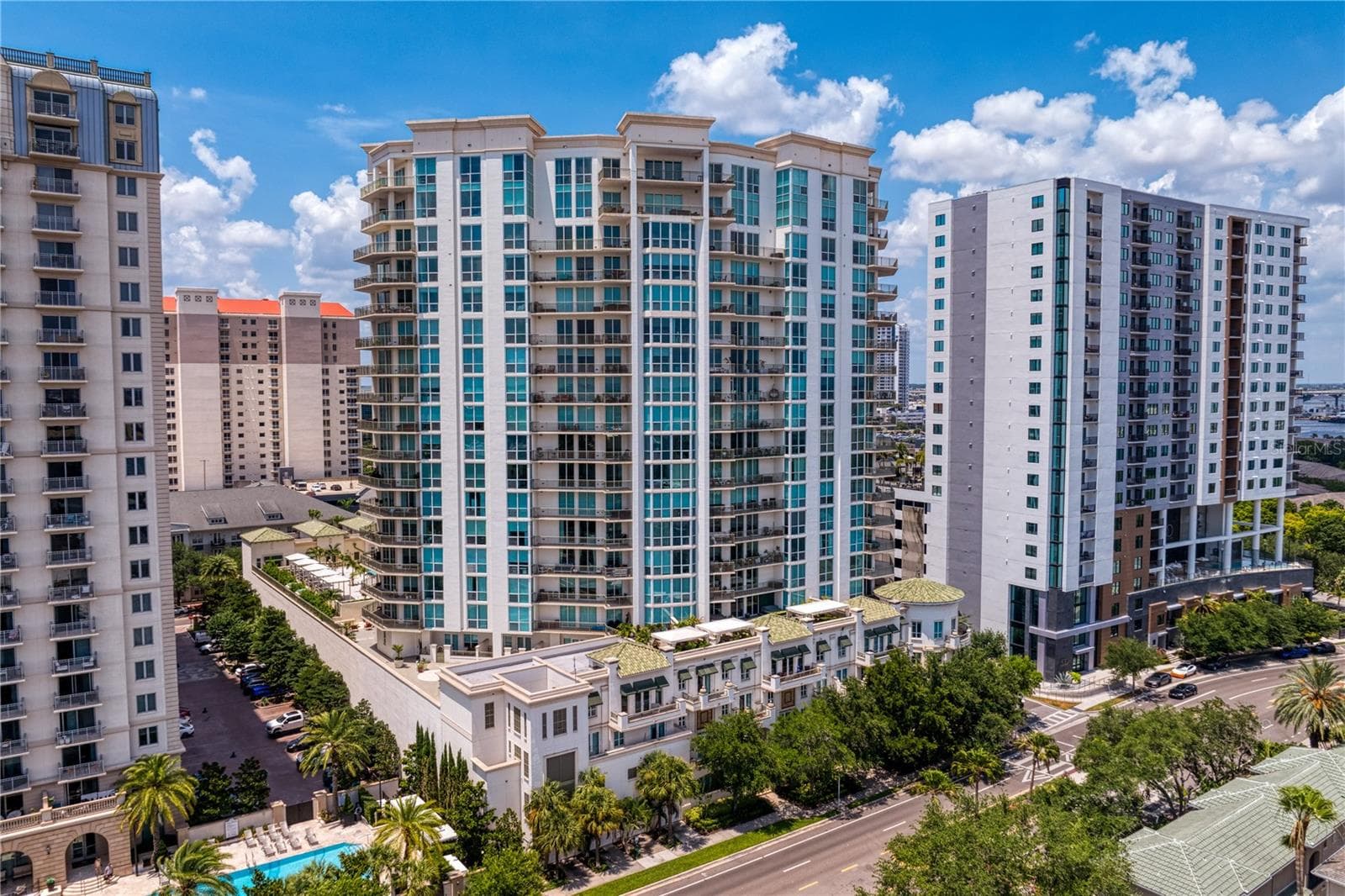 450 KNIGHTS RUN AVE #1704, Unit 1704